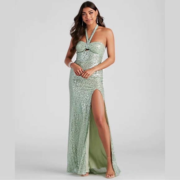 Windsor ✦ Mint Sequin Halter Gown ✦ Keyhole Cutout w/ High Slit & Built-In Bra S - Picture 7 of 17